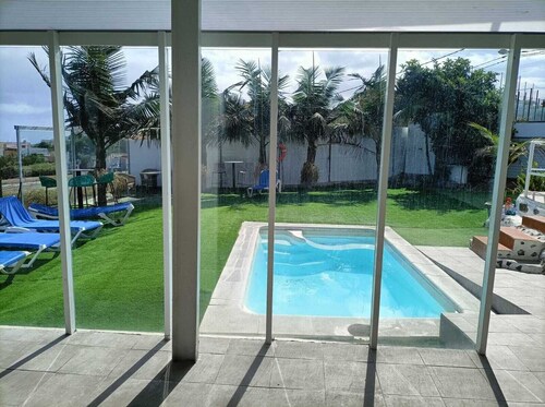 LA MAISON BLEUE AVEC JARDIN ET PISCINE