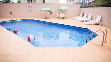 Kolam renang terbuka