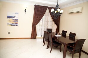 3 Bedroom Apartment | In-room dining - Owensboro Apartmemt (Lekki)