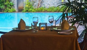 Breakfast, lunch, dinner served; local and international cuisine - Hotel Sunflower (Kataragama)