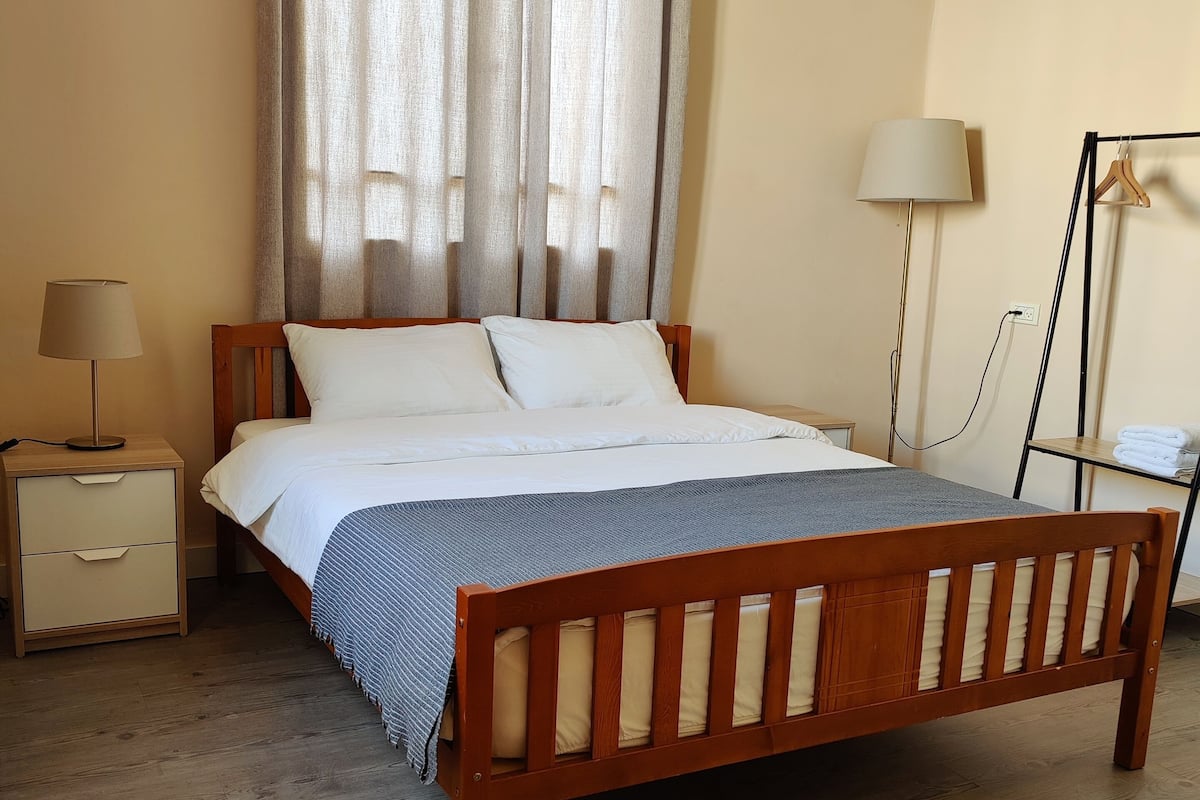 City Double Room, 1 Katil Ratu (Queen), Terrace | Ruang kerja komputer riba, langsir/tirai gelap terus