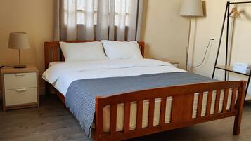 City dubbelrum - 1 queensize-säng - terrass | Arbetsyta för laptop, mörkläggningsgardiner och strykjärn/strykbräda