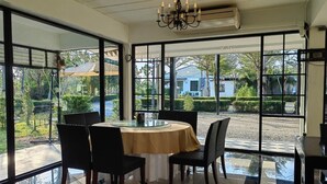Breakfast area