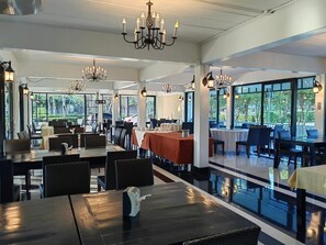 Café da manhã inglês todos os dias (THB 150 por pessoa) 