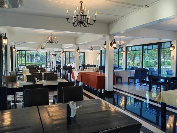 Daily English breakfast (THB 150 per person) - Grand Forest Hotel (Chanthaburi)