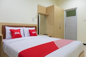 Habitación doble estándar | Escritorio, wifi gratis y ropa de cama