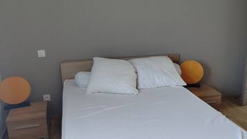 3 間睡房、熨斗/熨衫板、上網、床單