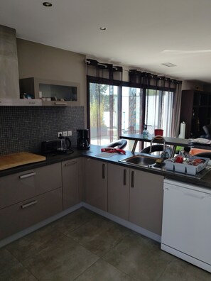 Microwave, oven, stovetop, dishwasher