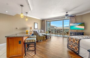 Tabla de planchar con plancha, wifi gratis y ropa de cama 