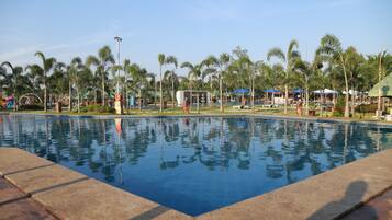 7 albercas al aire libre y camas balinesas gratuitas