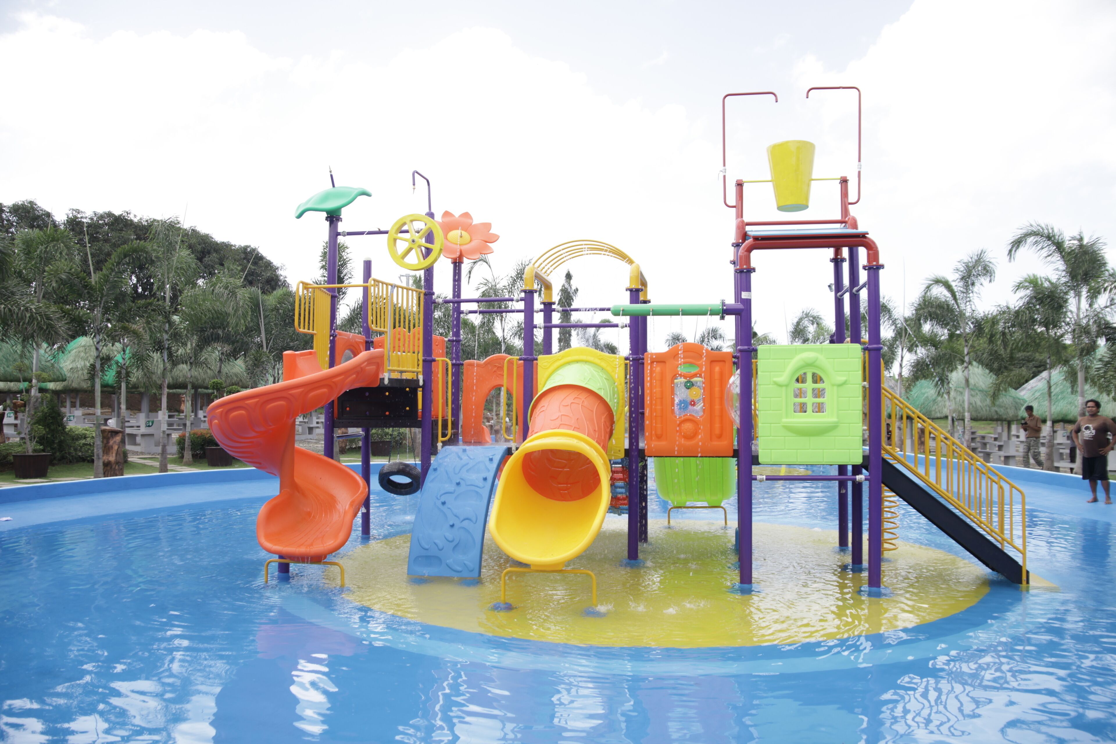 7 outdoor pools, open 7:00 AM to 10:00 PM, free cabanas, pool umbrellas