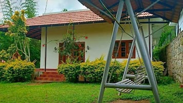 Children’s play area – outdoor