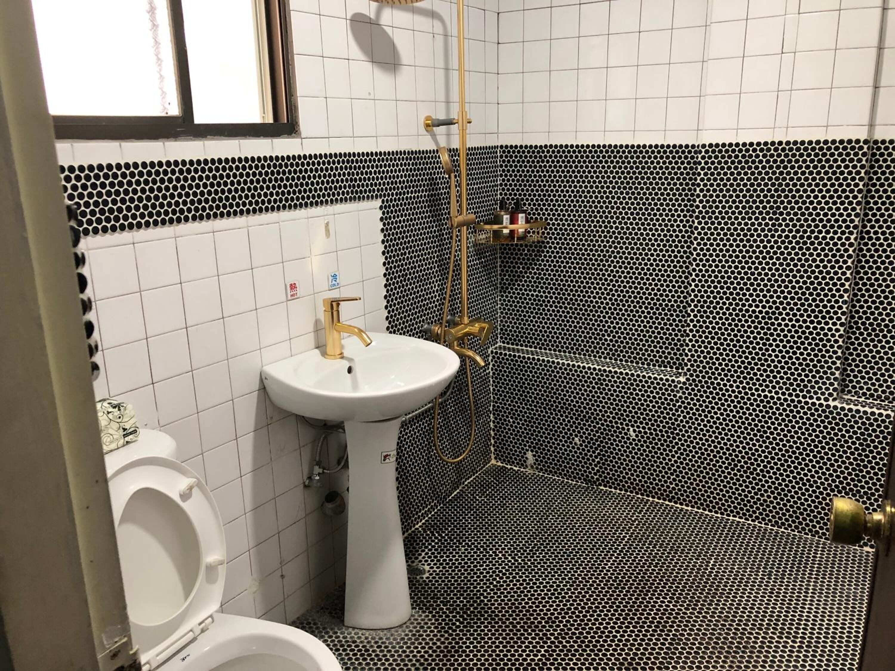 Shower, free toiletries, hair dryer, slippers