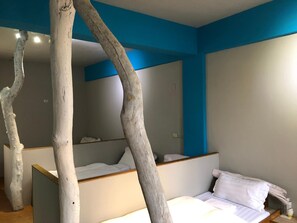 Down comforters, bed sheets - A Good Man's Hostel (Hualien City)