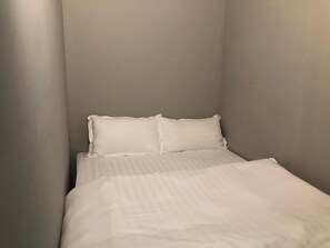 Double Room | Down comforters, bed sheets - A Good Man's Hostel (Hualien City)