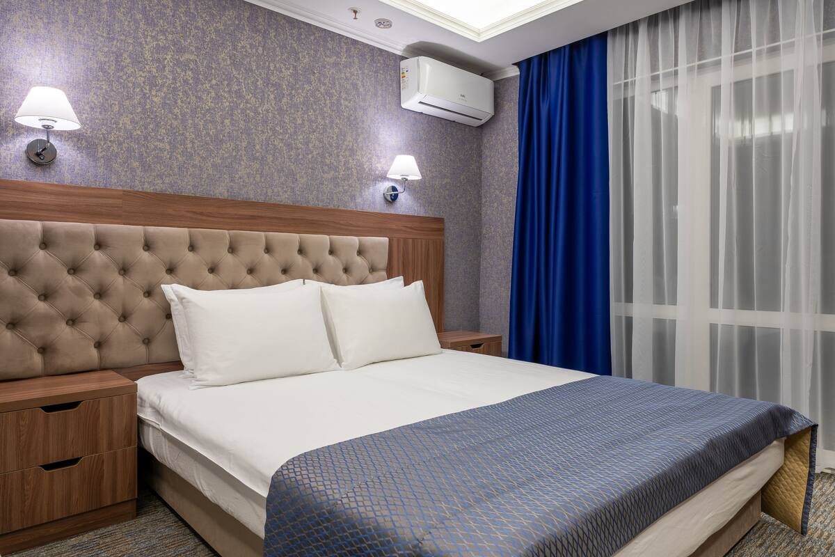 1 bedroom, blackout curtains, bed sheets