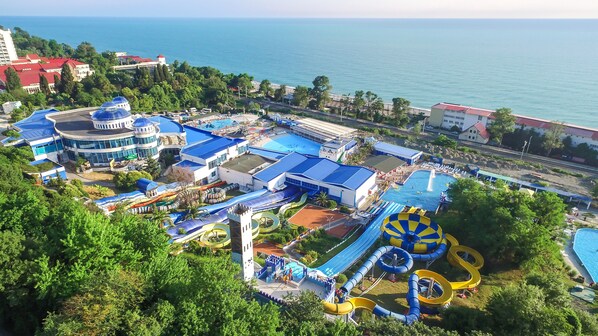 3 indoor pools, seasonal outdoor pool, free cabanas, pool umbrellas - Akvaloo (Sochi)