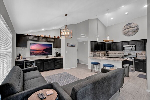 Smart TV, fireplace, video games - Calming Retreat (El Paso)