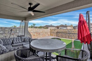 Outdoor dining - Calming Retreat (El Paso)