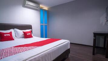 Standard Double Room, 1 Katil Ratu (Queen) | Meja, ruang kerja komputer riba, Wi-fi percuma, cadar katil