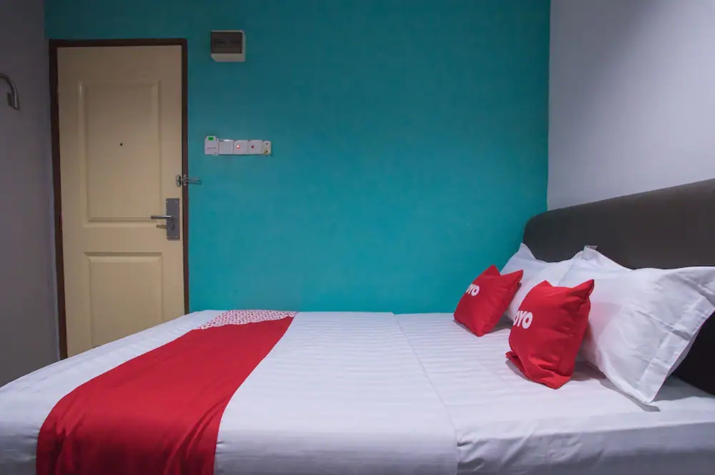 standard double room, 1 queen bed | 1 bedroom, desk, laptop workspace, free wifi