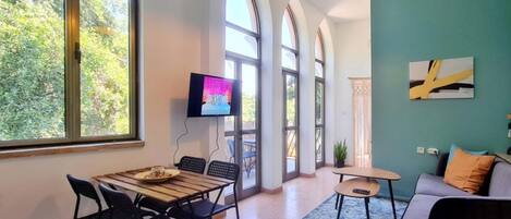 One-bedroom apartment with a balcony | Vistas desde la habitación