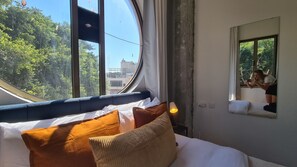 One-bedroom apartment with a balcony | 1 間臥室、書桌、筆電工作空間、遮光布/窗簾