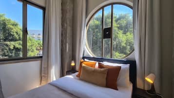 One-bedroom apartment with a balcony | Quang cảnh từ phòng