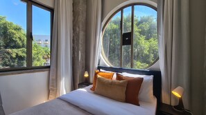 One-bedroom apartment with a balcony | 客房景觀