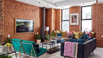 Área de estar no saguão