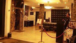 Lobby - The Dawn Hotel (Mysore)