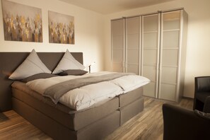 Suite – deluxe, balkong | Individuelt dekorert, wi-fi (inkludert) og sengetøy