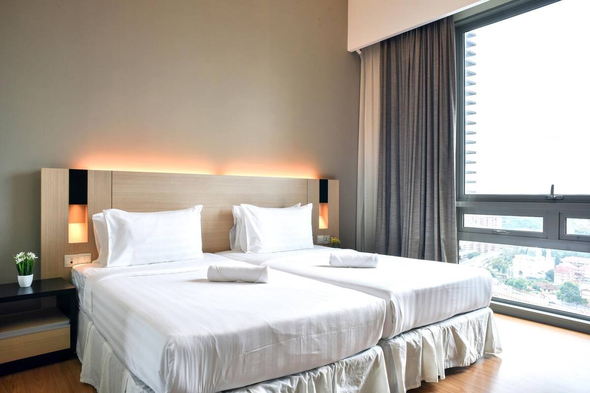 Superior Twin Apartment | Desk, iron/ironing board, free WiFi, bed sheets