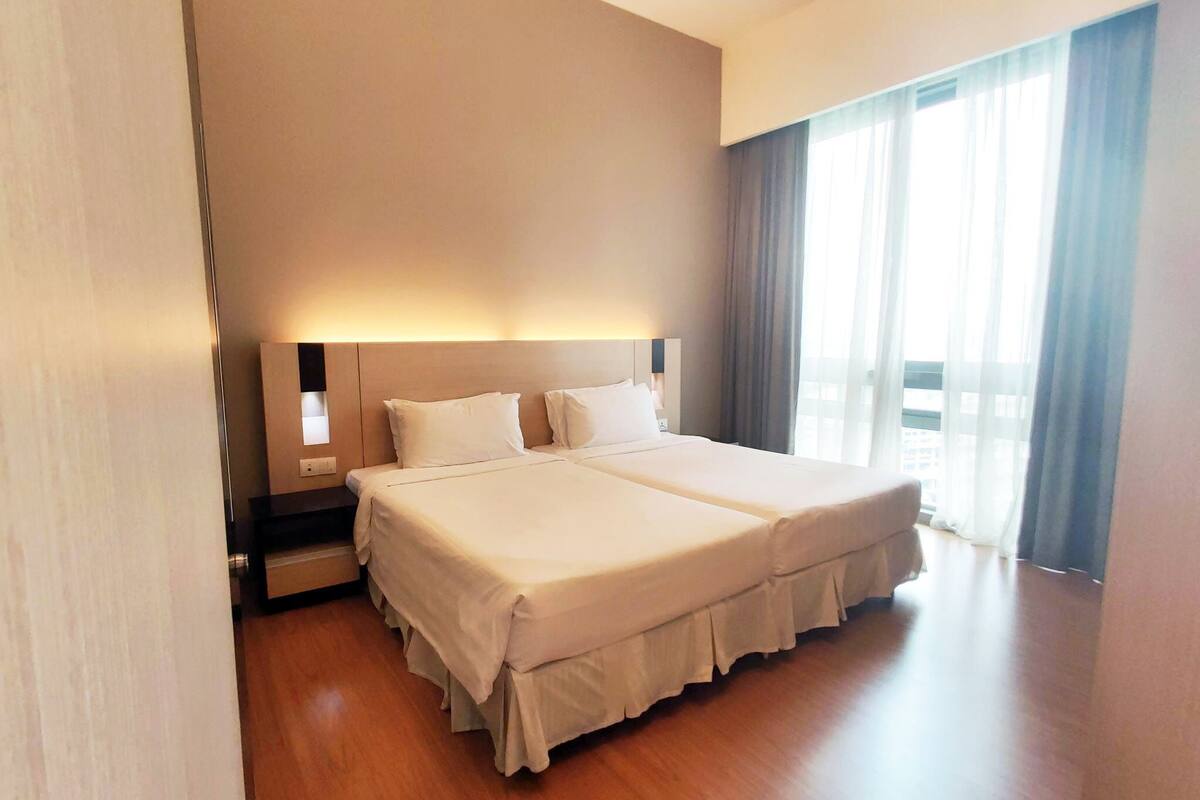 Deluxe Twin Apartment | Desk, iron/ironing board, free WiFi, bed sheets