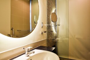 2 Bedroom Apartment | Bathroom