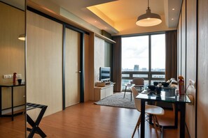 Superior King Apartment | In-room dining