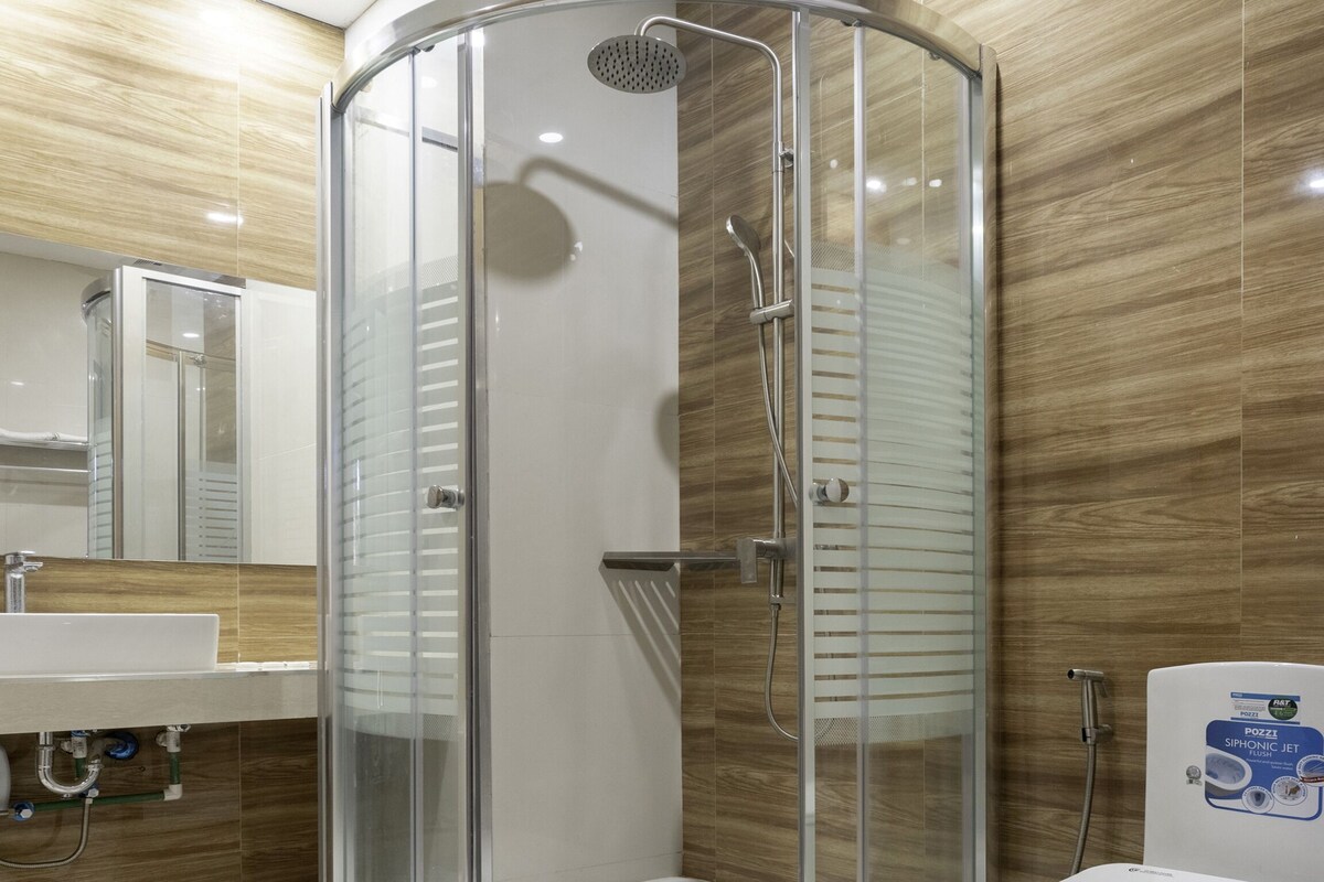 Suite, 1 Bedroom | Bilik Mandi | Pancuran mandi, kelengkapan dandanan diri percuma, bidet 