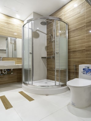 Suite, 1 Bedroom | Bathroom | Shower, free toiletries, bidet, towels