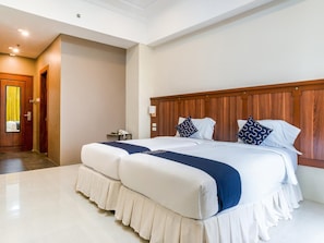 Desk, free WiFi, bed sheets - Capital O 460 World Palace Hotel (Davao)