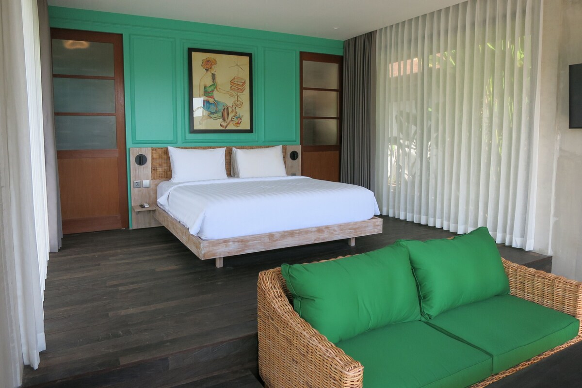  Jungle Private Pool Villa | Minibar y caja de seguridad en la habitación 