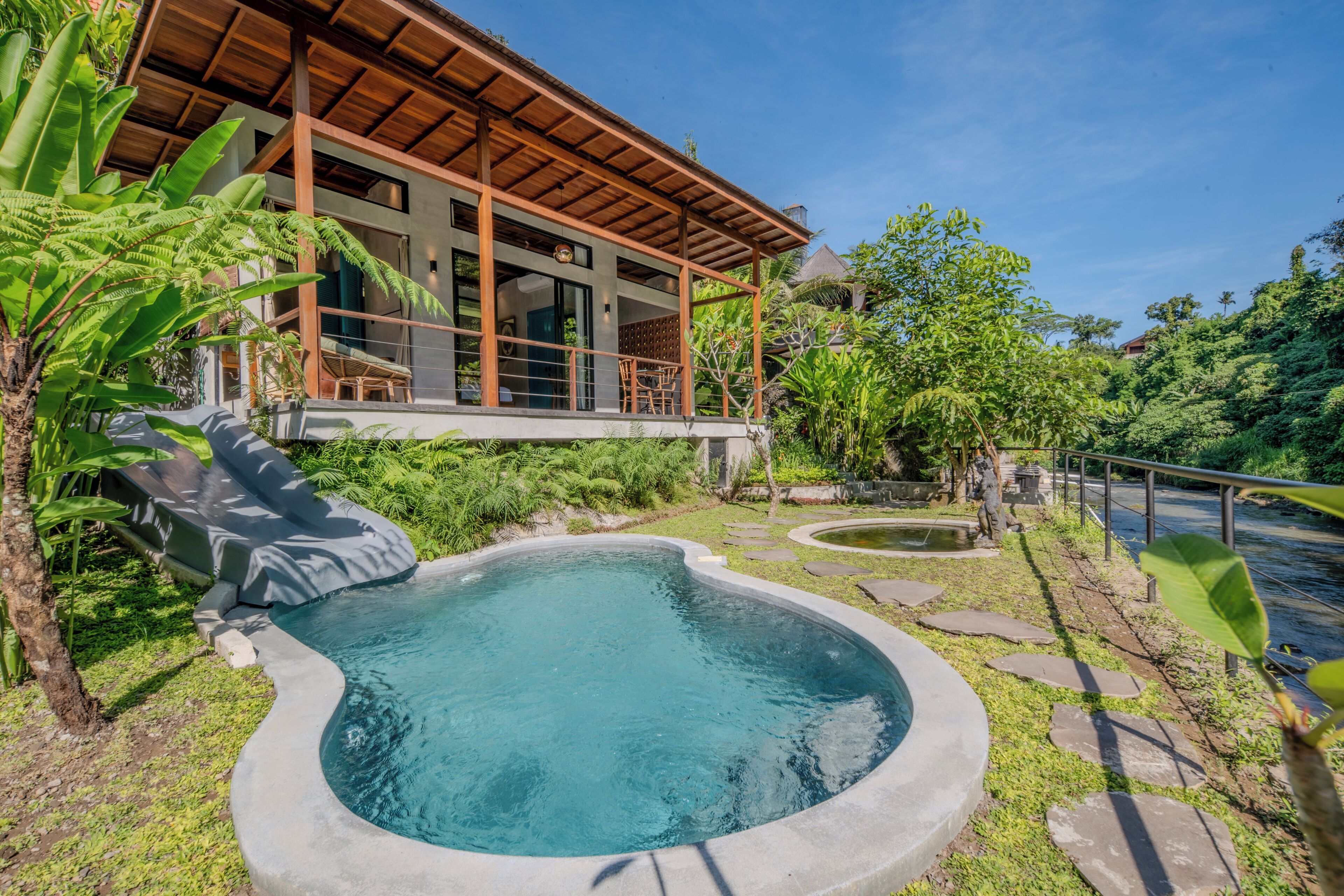 River Front Bungalow | Kolam renang pribadi