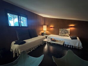 5 chambres, fer et planche à repasser, Wi-Fi, draps fournis