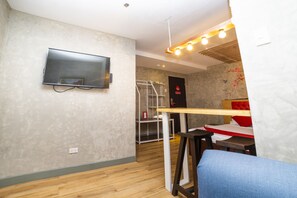 ห้องดีลักซ์สวีท | Wi-Fi ฟรี, ผ้าปูที่นอน