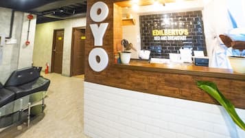 Quầy tiếp tân