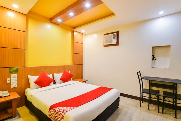 مكتب وواي فاي مجانًا وملاءات أسرّة