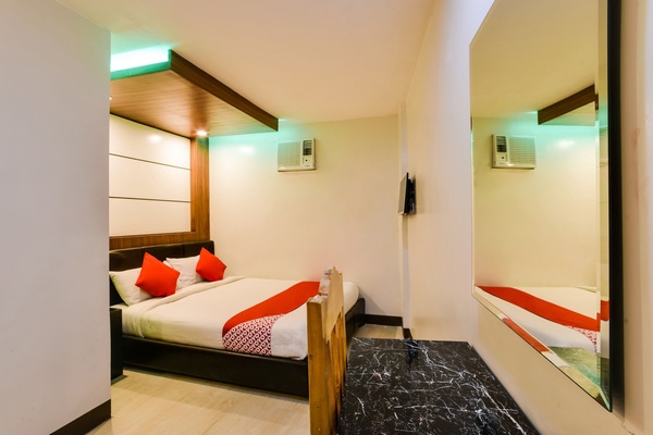 Desk, WiFi (free), bed sheets