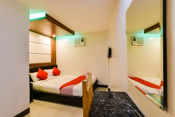 Meja kerja, Wi-Fi gratis, dan seprai linen