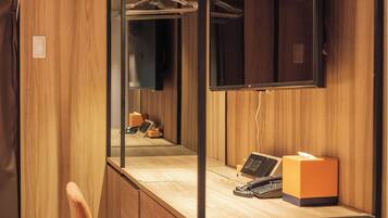 1 bedroom, in-room safe, desk, laptop workspace