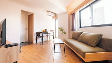 Family Double Room, 1 Bedroom, Non Smoking | Living area | TV