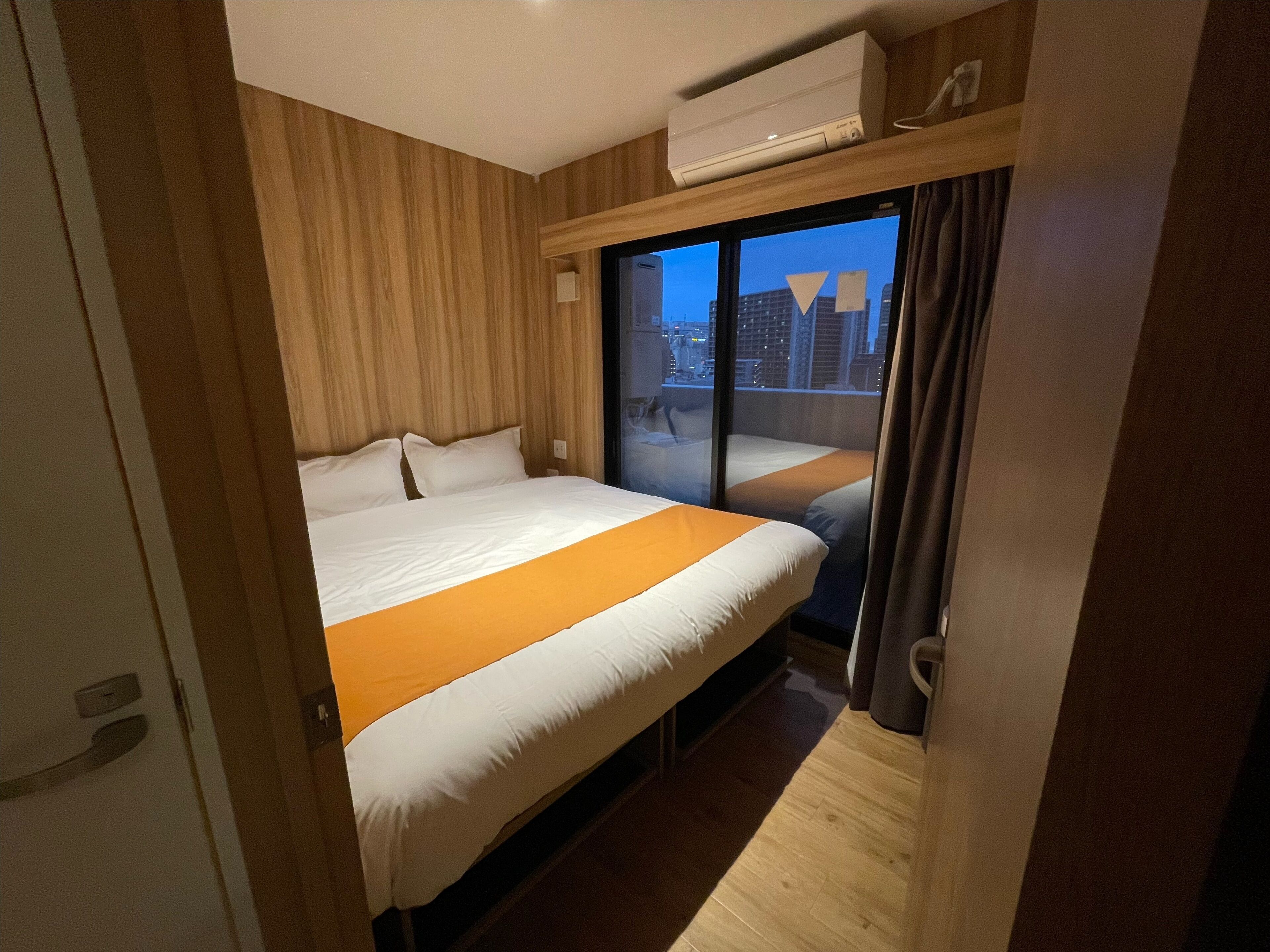 kon one-bedroom suite, non smoking | in-room safe, desk, laptop workspace, free wifi